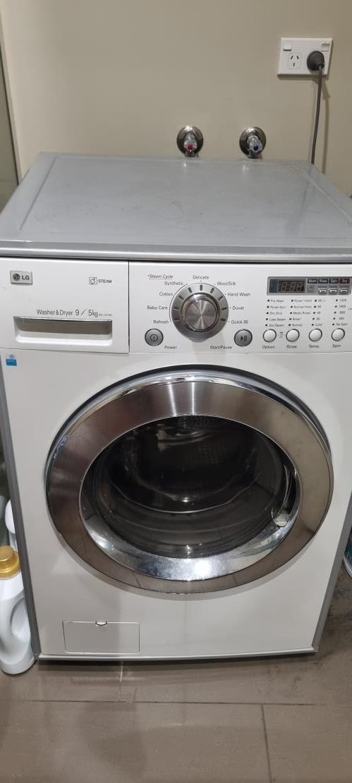 Second-hand LG 9kg / 5kg Washer-Dryer Combo - Photo 1)
