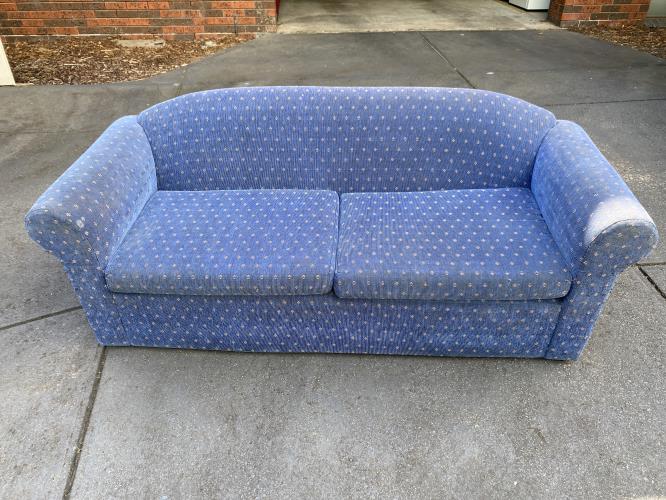Second-hand Couch - Photo 1)