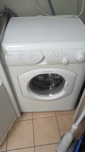 Second-hand Ariston 5kg Front Load Washing Machine - Photo 1)