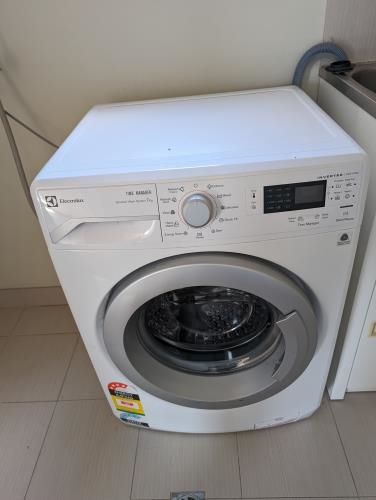 Second-hand Electrolux 7kg Front Load Washing Machine - Photo 1)
