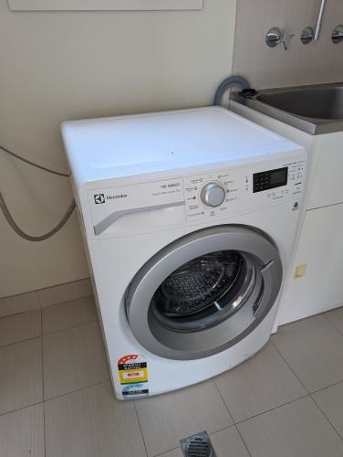 Second-hand Electrolux 7kg Front Load Washing Machine - Photo 2)