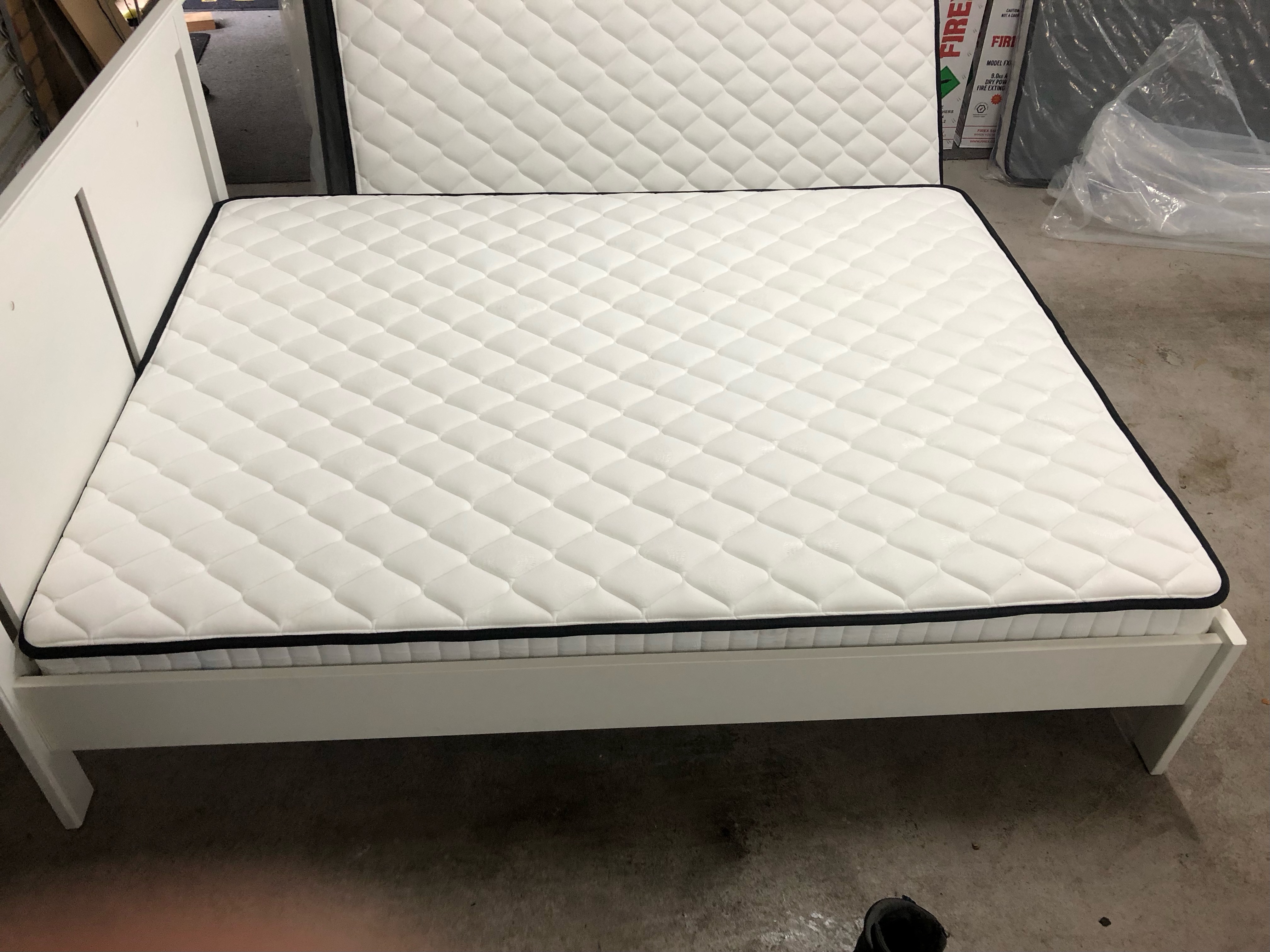 Queen Spring Mattress (Bed frame not included) - Photo 2)