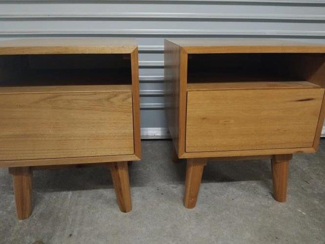 Second-hand Set of 2 Stylish Bedside Tables - Photo 2)