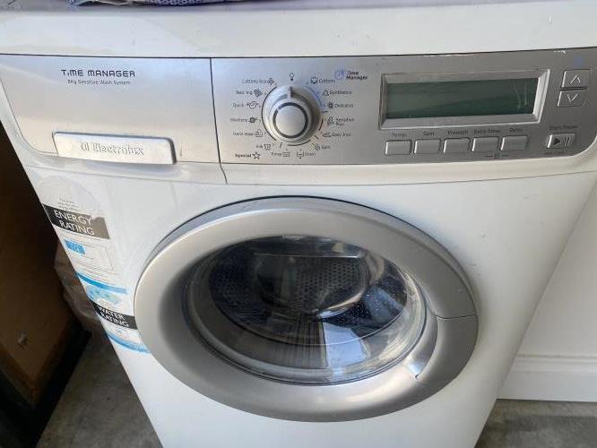 Second-hand Electrolux 8kg Front Load Washing Machine - Photo 3)