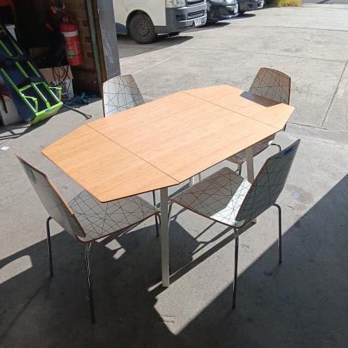 Second-hand Dining Table with 4 Chairs - Photo 3)