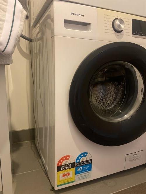 Second-hand Hisense 8kg Front Load Washing Machine - Photo 3)
