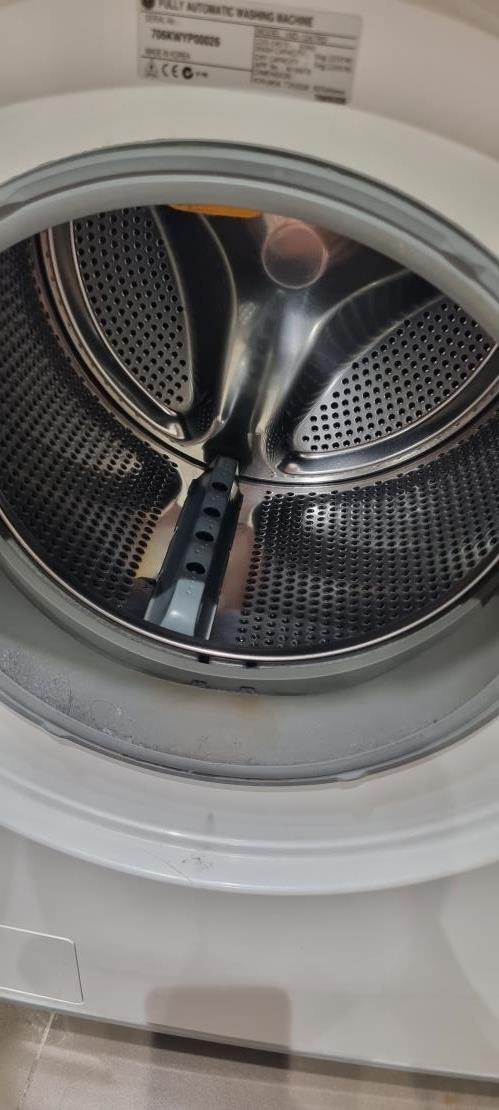 Second-hand LG 9kg / 5kg Washer-Dryer Combo - Photo 5)