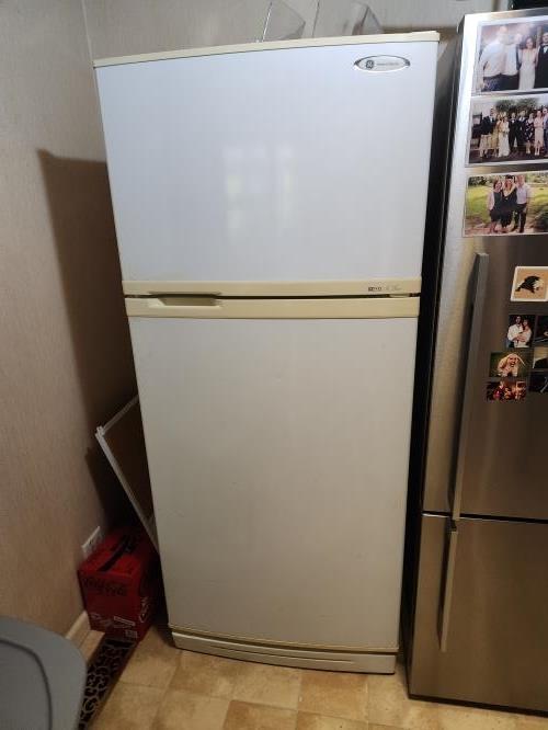 Second-hand General Electric 351L Top Mount Fridge