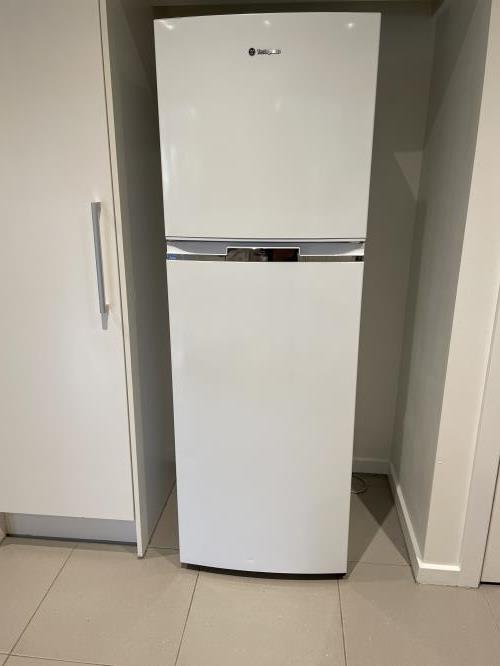 Second-hand Westinghouse 275L Top Mount Fridge