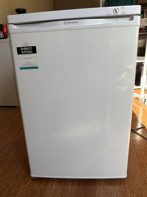 Second-hand Westinghouse 90L Bar Freezer