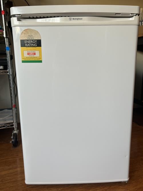 Second-hand Westinghouse 122L Fridge