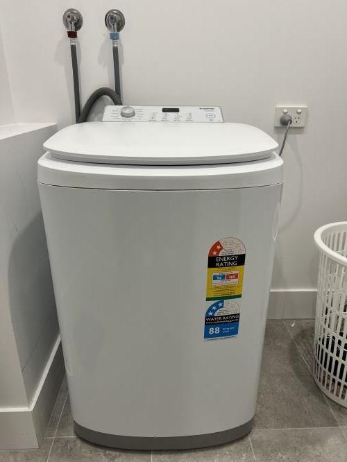 Second-hand Simpson 6kg Top Load Washing Machine