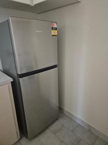 Second-hand Hisense 205L Top Mount Fridge