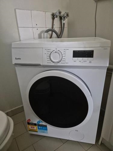 Second-hand Esatto 5kg Front Load Washing Machine
