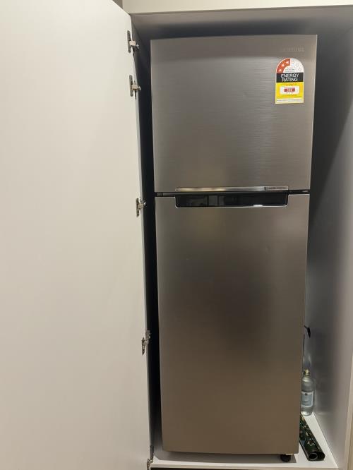 Second-hand Samsung 270L Top Mount Fridge