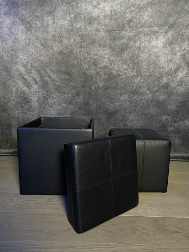 Second-hand Set of 2 Stylish Ottomans