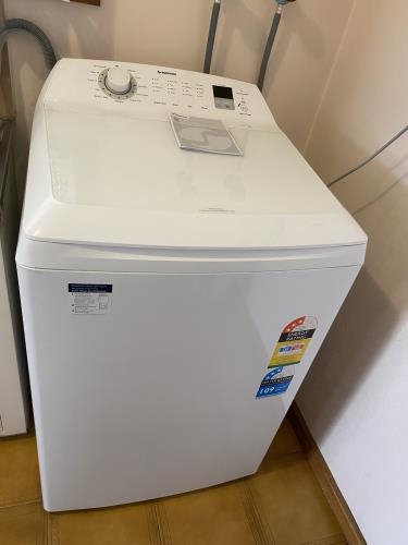 Second-hand Simpson 8kg Top Load Washing Machine