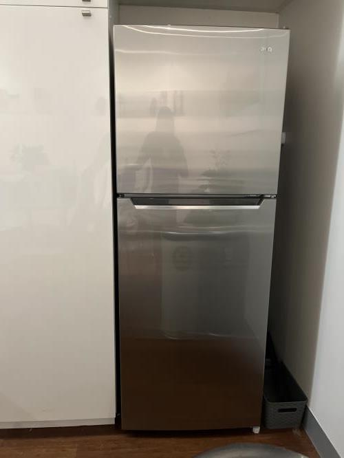 Second-hand Chiq 202L Top Mount Fridge