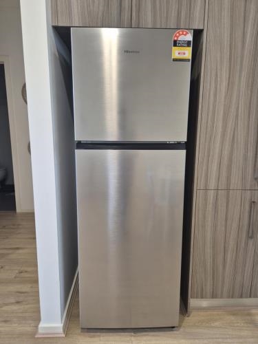 Second-hand Hisense 326L Top Mount Fridge