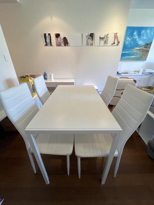 Second-hand Dining Table with 4 Chairs