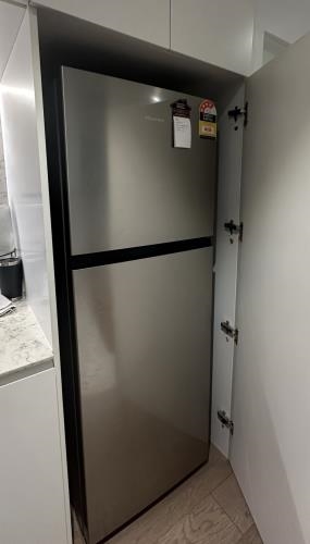 Second-hand Hisense 326L Top Mount Fridge