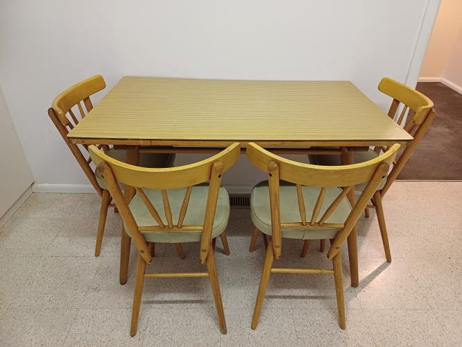 Second-hand Dining Table with 4 Chairs