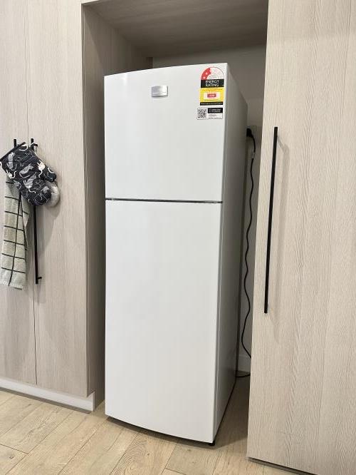 Second-hand Kelvinator 275L Top Mount Fridge