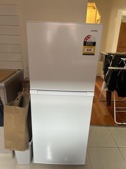 Second-hand Esatto 203L Top Mount Fridge