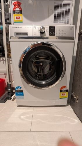 Second-hand Fisher & Paykel 9kg Front Load Washing Machine