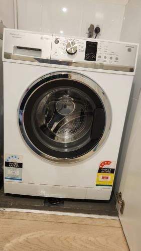 Second-hand Fisher & Paykel 7.5kg Front Load Washing Machine