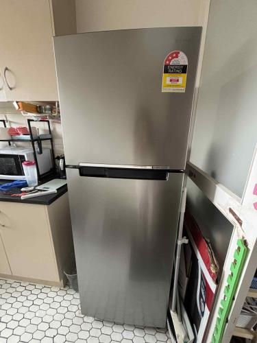 Second-hand Samsung 343L Top Mount Fridge