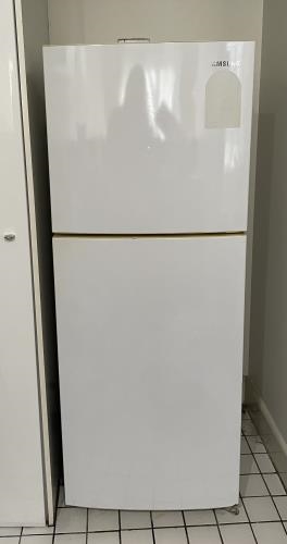 Second-hand Samsung 216L Top Mount Fridge