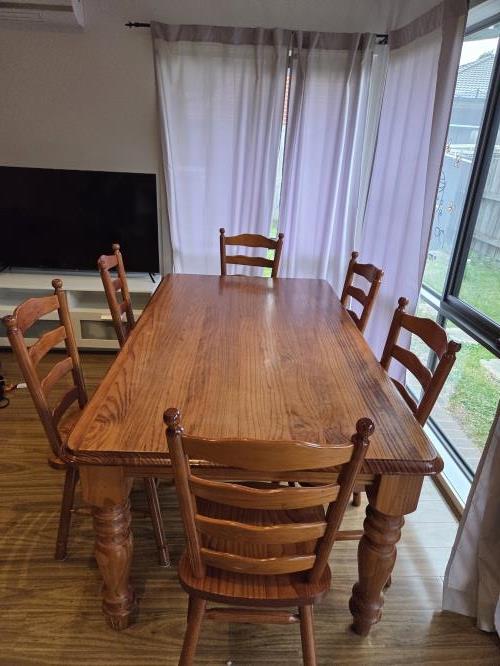 Second-hand Dining Table with 6 Chairs