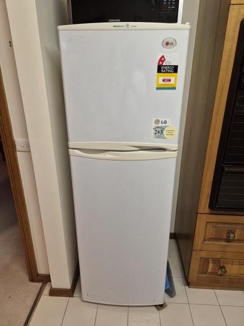 Second-hand LG 253L Top Mount Fridge