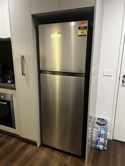 Second-hand Hisense 326L Top Mount Fridge