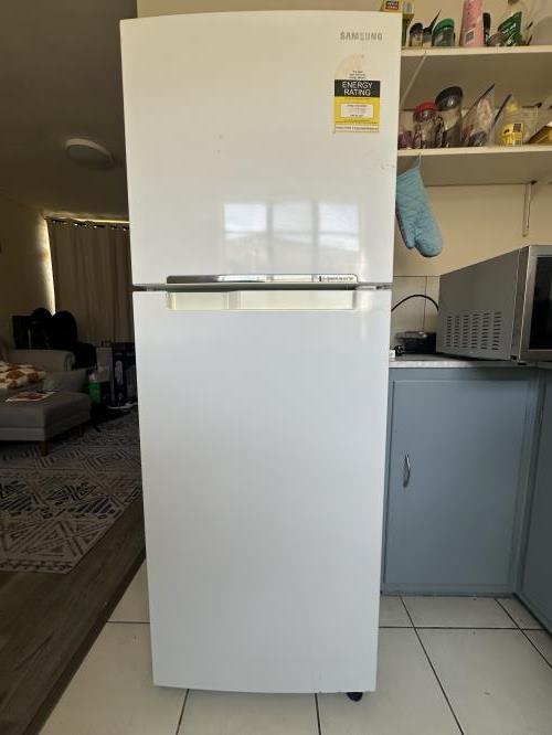 Second-hand Samsung 255L Top Mount Fridge