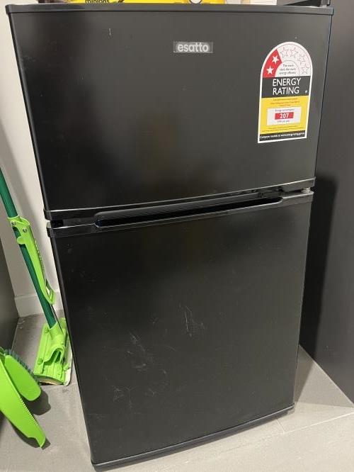 Second-hand Esatto 87L Bar Fridge