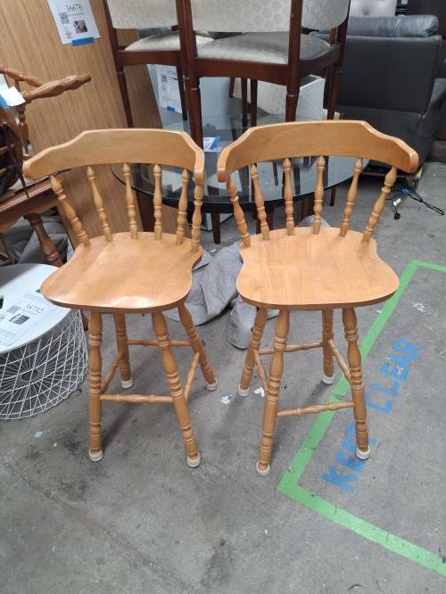 Second-hand Set of 2 Timber Bar Stools