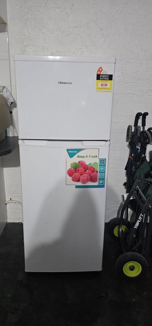 Second-hand Hisense 221L Top Mount Fridge