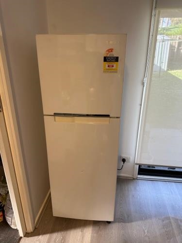 Second-hand Samsung 255L Top Mount Fridge