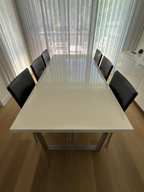 Second-hand Dining Table with 6 Chairs - Photo 1)