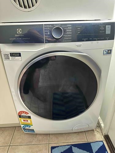 Second-hand Electrolux 9kg Front Load Washing Machine
