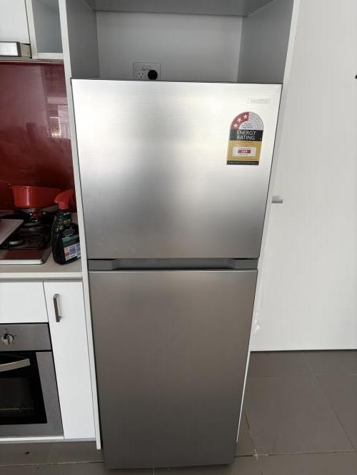 Second-hand Esatto 236L Top Mount Fridge