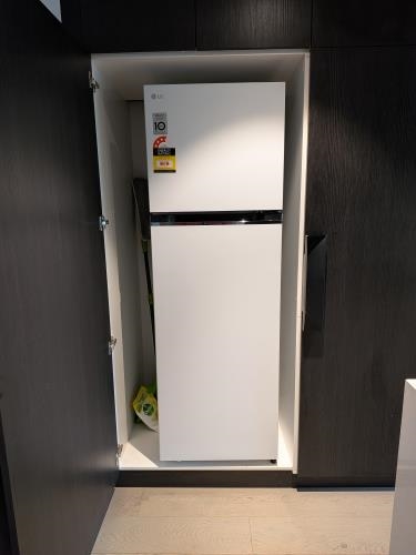 Second-hand LG 266L Top Mount Fridge