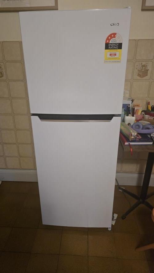 Second-hand Chiq 216L Top Mount Fridge - Photo 1)
