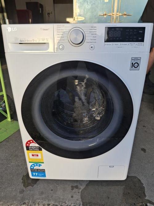 Second-hand LG 9kg Front Load Washing Machine - Photo 1)