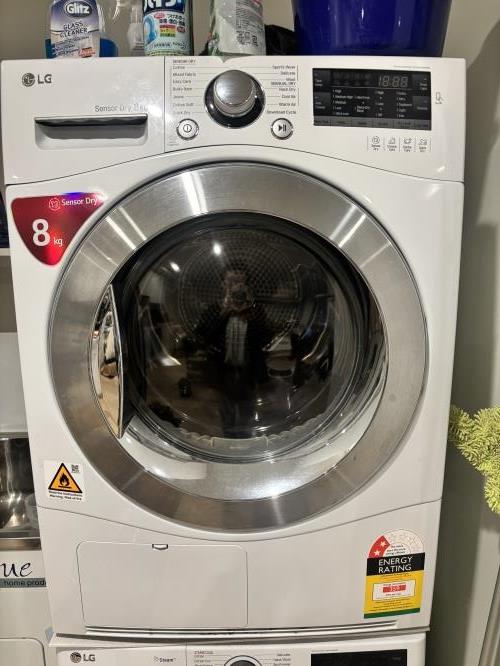 Second-hand LG 8kg Front Load Washing Machine - Photo 1)
