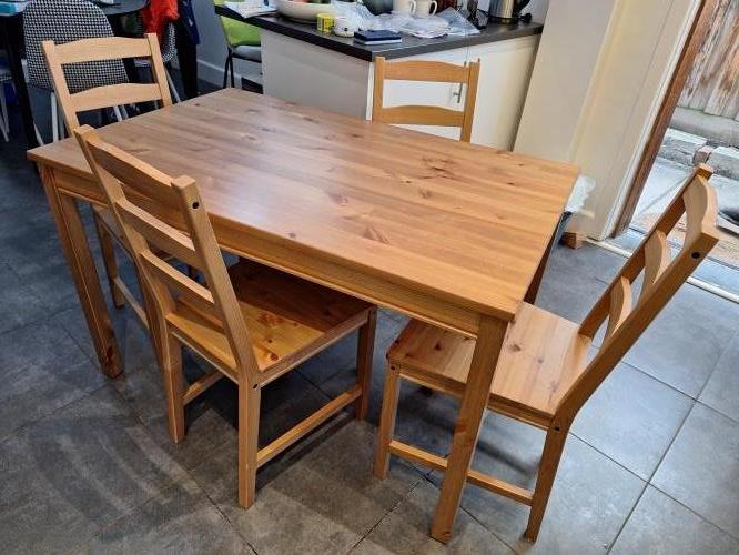 Second-hand Dining Table with 4 Chairs