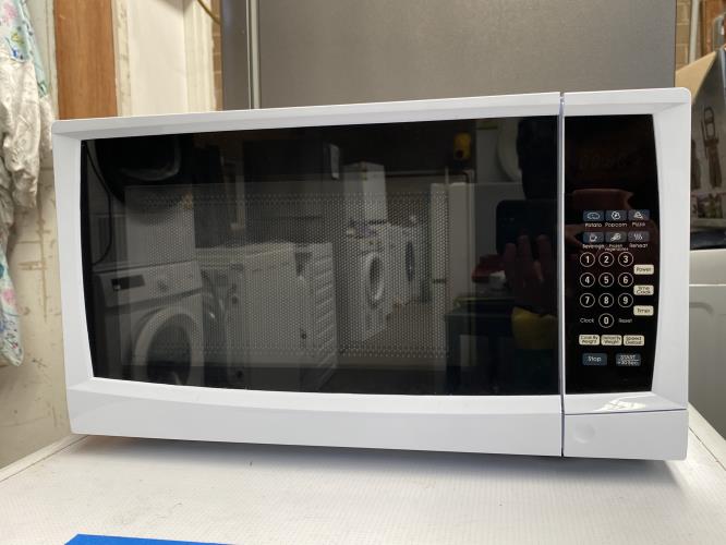 Second-hand  - Photo 1)