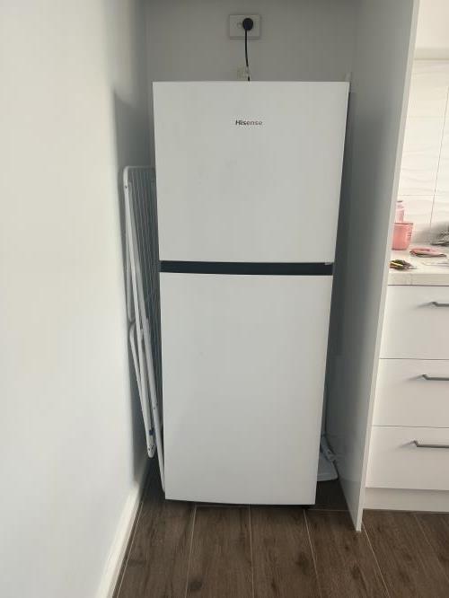 Second-hand Hisense 205L Top Mount Fridge - Photo 1)